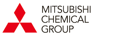 Mitsubishi Chemical Group Logo mit stilisiertem roten Dreieck und Text in schwarzer Schrift
